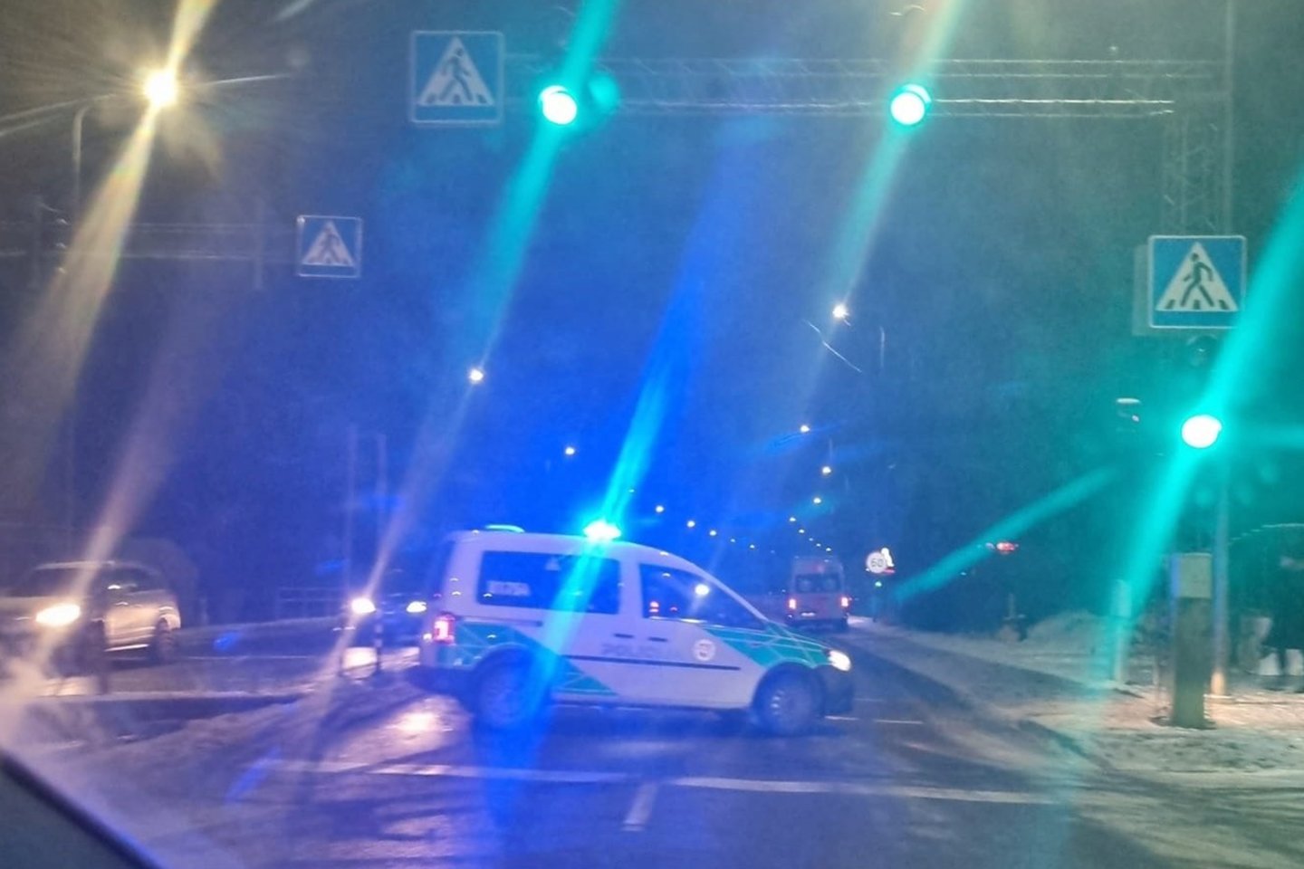Vilniuje automobilis partrenkė ir mirtinai sužalojo pėsčiąją.<br> Facebook/Edvino M. nuotr.