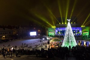 Baltosios šventės atkeliauja į Anykščius: auksu tviskanti eglė bus įžiebta gruodžio 3 dieną