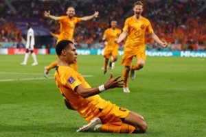 Mačo pabaigoje atsibudę Nyderlandų futbolininkai dviem įvarčiais nužudė Senegalą