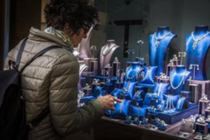 Belgija skelbėsi kovojanti dėl „kruvinųjų deimantų“, bet rusiškais vis dar prekiauja – nenori atiduoti Indijai