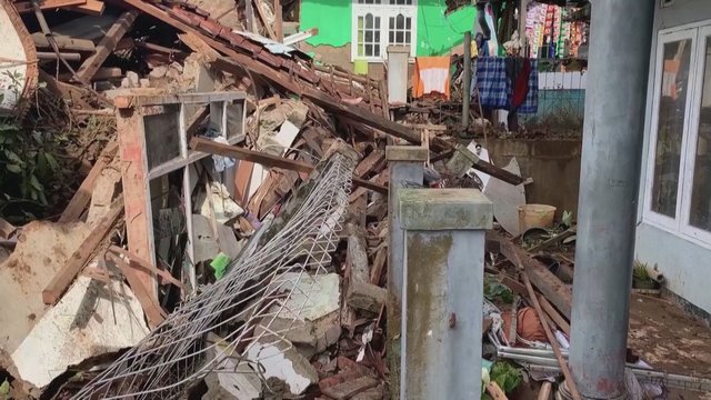 Indoneziją supurtęs galingas žemės drebėjimas pareikalavo mažiausiai 162 žmonių gyvybių 