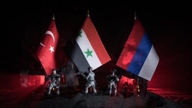 Rusija pasiuntė žinutę Turkijai: ragina susilaikyti nuo jėgos panaudojimo Sirijoje