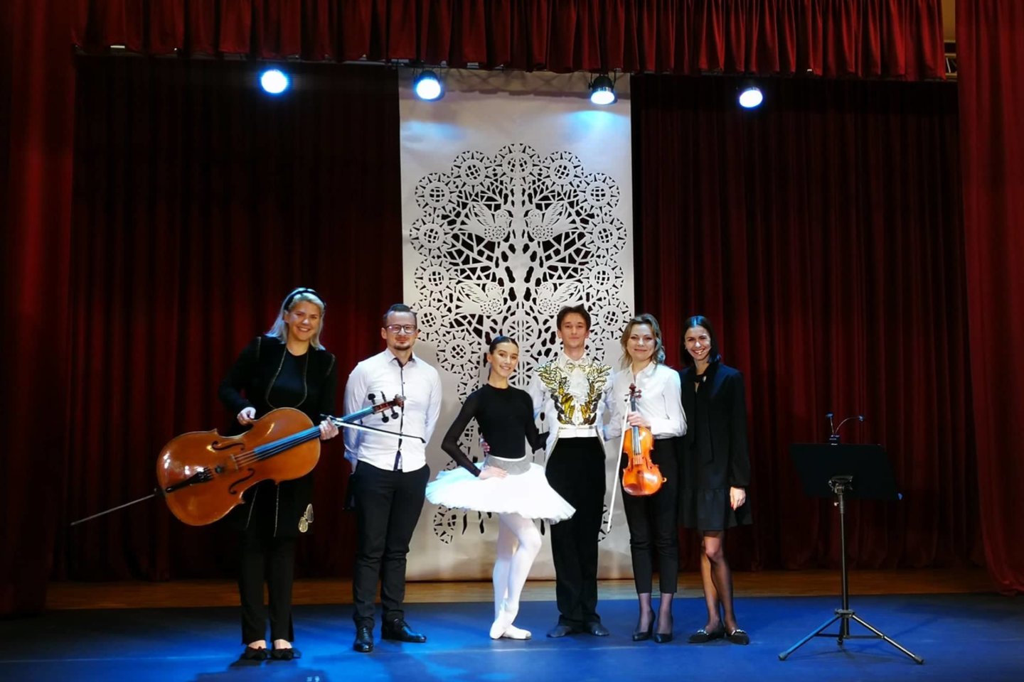 Lapkričio 20-ąją „Muzika mažoms ausytėms III“ atlikėjai pasirodė Druskininkų kultūros centro Viečiūnų laisvalaikio salėje.<br>K. Zubrickaitės nuotr.