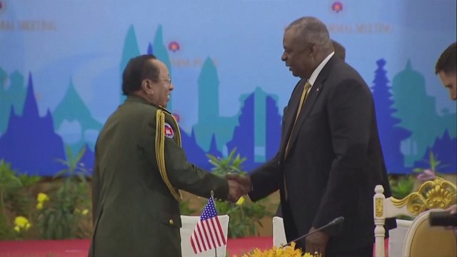 Kambodžoje įvyko JAV ir Kinijos gynybos ministrų susitikimas – tarėsi, kaip suvaldyti įtampą