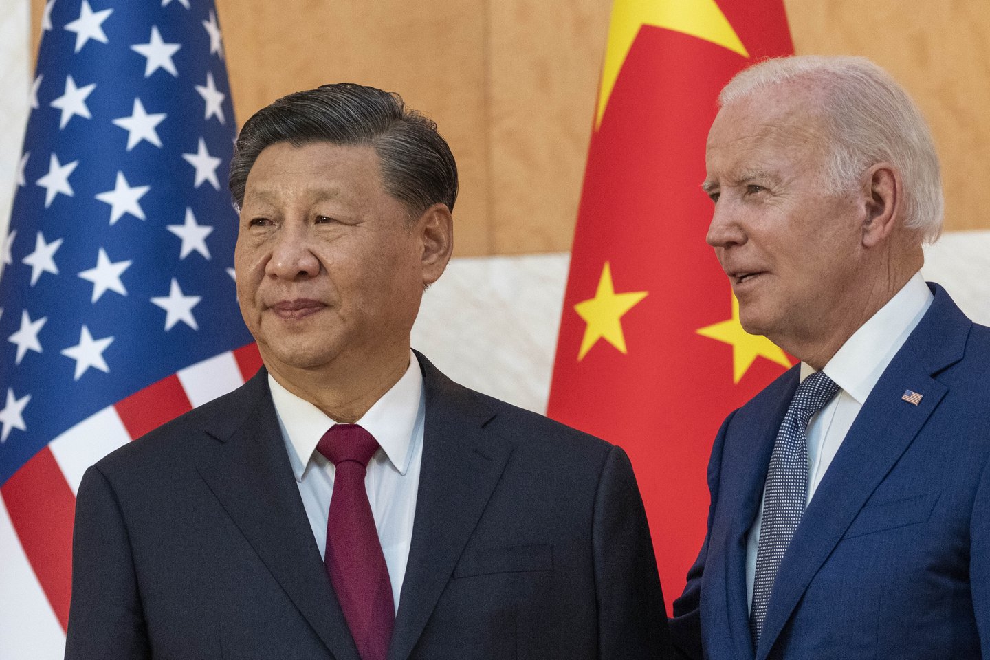 ​Kinijos prezidentas Xi Jinpingas ir JAV prezidentas Joe Bidenas<br>AP/Scanpix nuotr.