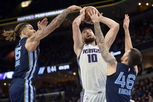 Domantas Sabonis nestebino taiklumu, bet įsibėgėję „Kings“ nesustojo ir Memfyje: laimėjo septintą kartą iš eilės