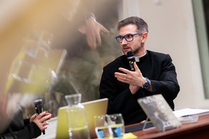 Naują knygą išleidęs kunigas Benas Lyris: „Švelnumas man yra dorybė“ 