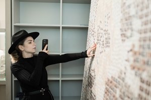 Iš pašto ženklų Jolitos Vaitkutės sukurtas Jono Basanavičiaus portretas perduotas Signatarų namams