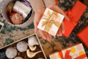 Juodasis penktadienis: kas populiaru ir ką dėti į kalėdinių dovanų maišą