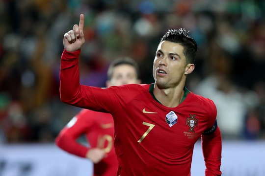 Buvęs „Real“ prezidentas stojo į C. Ronaldo pusę: „Jo statuso žaidėjas su tuo niekada nesutiks“