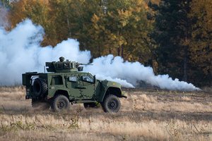 Lietuvą pasieks dar pusšimtis šarvuotų visureigių JLTV