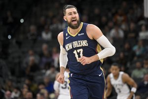 Tritaškiais prapliupęs J. Valančiūnas su „Pelicans“ klubu įveikė „Spurs“