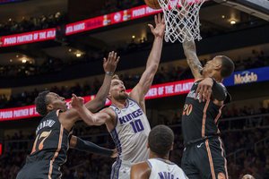 Viską aikštelėje dariusio D. Sabonio nepakako – „Kings“ krito Atlantoje