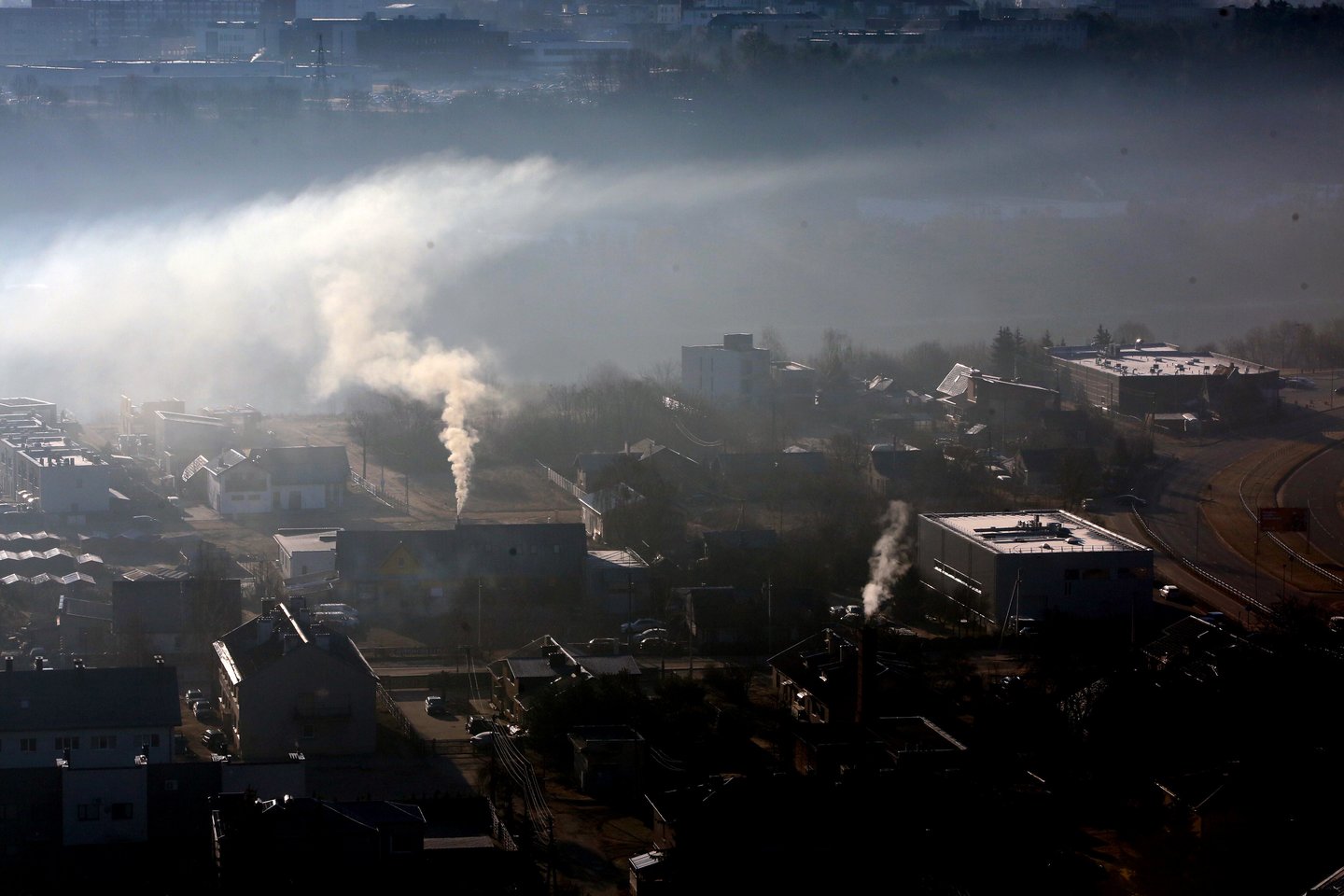 Ketvirtadienį paskelbtais naujais Europos aplinkos agentūros duomenimis, 2020 m. Europos Sąjungoje dėl oro taršos poveikio per anksti mirė mažiausiai 238 tūkst. žmonių, nors oro kokybė pagerėjo.<br>M.Patašiaus nuotr.