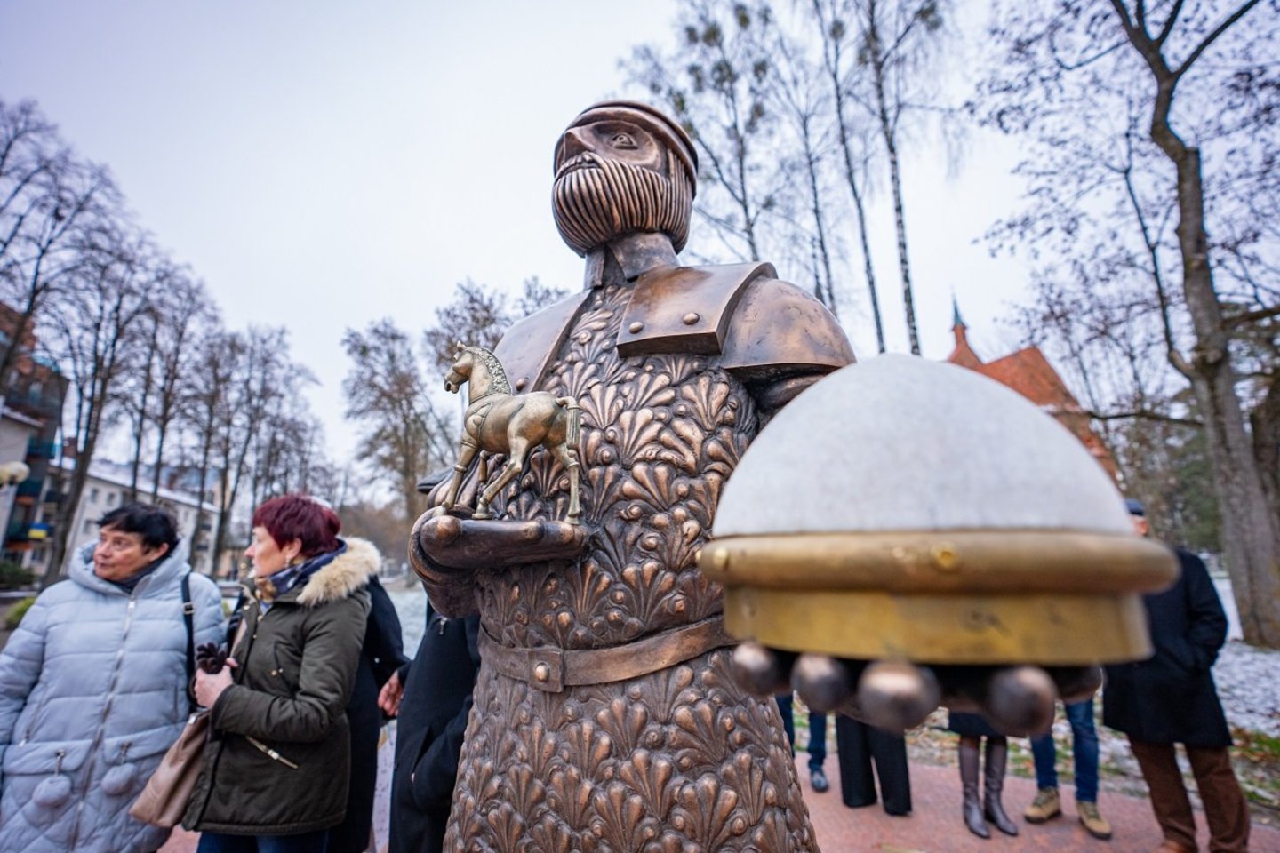 Druskininkuose atidengta kurorto legendą įprasminanti skulptūra „Sūrutis“.<br>Druskininkų savivaldybės nuotr.