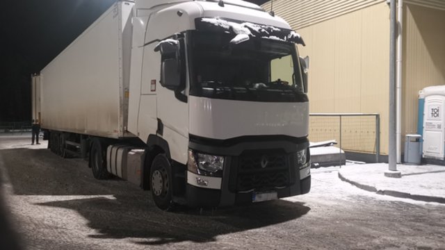 Muitininkų neįtikino baltarusio pareiškimas dėl gabenamo krovinio: vilkike rasta didžiulė kontrabandos siunta