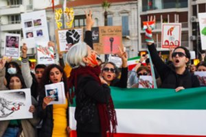 Irane per protestus dėl M. Amini mirties jau žuvo mažiausiai 445 žmonės