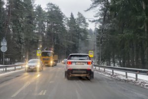 5 kelio dangos pavojai: kaip saugiai pasiekti kelionės tikslą sudėtingiausiomis eismo sąlygomis