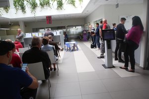 Terminas išlaikyti vairavimo egzaminą baigiasi, o vietų užsiregistruoti nėra: ką daryti tokiu atveju