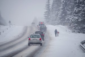 Savaitgalio orai: gausaus sniego porciją lydės lijundros, reikės pasisaugoti
