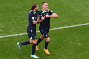 Nuo Tuniso atakų atsilaikę Australijos futbolininkai šventė pirmąją pergalę