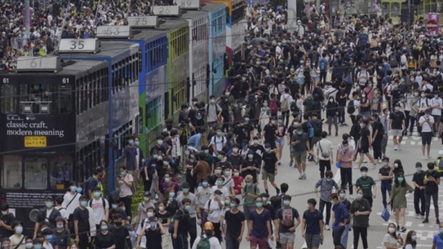 Kinijoje – protestai prieš griežtus COVID-19 suvaržymus: reikalauja nutraukti miestų uždarymą