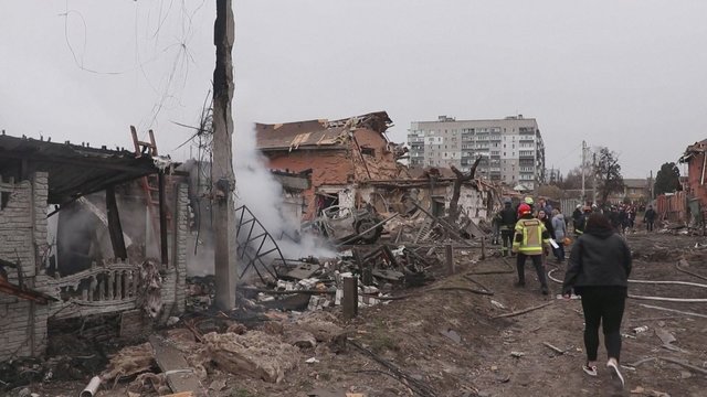 Rusija smūgiavo Dnipro miestui: sugriautas gyvenamasis namas, sužalota mažiausiai 13 žmonių