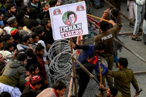 Buvęs Pakistano premjeras I. Khanas sako, kad jo partija pasitrauks iš visų asamblėjų