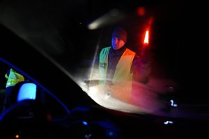 Latvijoje į avariją pateko estų autobusas, vežęs Ukrainos karius: pranešama apie žuvusius ir sužalotus žmones