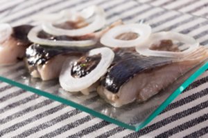 Marinuota gaivaus skonio silkė: šeima be jos švenčių stalo neįsivaizduoja 