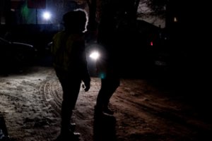 Pėstieji tamsoje tampa nematomi, nuo nelaimės padės apsisaugoti vos vienas veiksmas