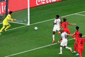 Ramiai pirmavusi Gana per tris minutes praleido du įvarčius, tačiau išplėšė pergalę prieš Pietų Korėją