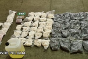 Vilniaus policijos smūgis kvaišalų kontrabandininkams – perimtų narkotikų iš Nyderlandų vertė siekia milijoną eurų