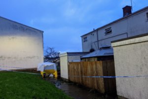 Kraupus vaizdas Pietų Velse: name rasti dviejų kūdikių kūnai, policija sulaikė du lietuvius