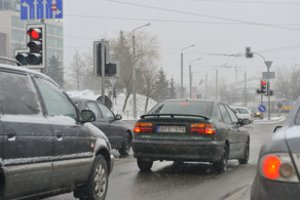 Kada privaloma rodyti posūkį kelyje, o kada gali grėsti bauda? 