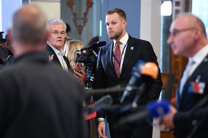 G. Landsbergis: ES svarstoma naftos kainų „lubų“ marža Rusijai būtų „neįtikėtinai didelė“