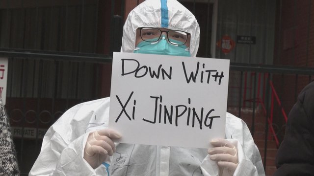 Xi Jinpingo politika dėl COVID-19 nuvylė ne tik kiniečius: įsiplieskė protestai Niujorke ir Toronte