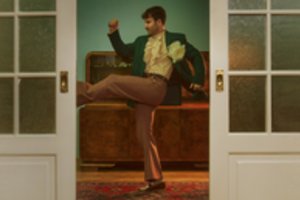 Vaidas Baumila pristato visų lauktą albumą „Apžavai“