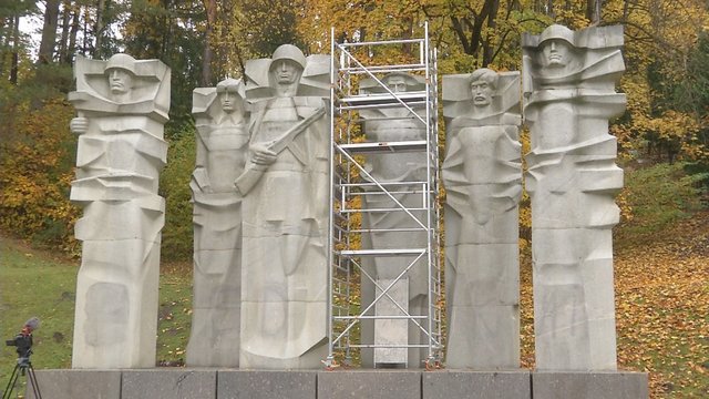 Vilniaus valdžia nusprendė nepaisyti JT žmogaus teisių komiteto: pradėti pasiruošimo darbai steloms nukelti