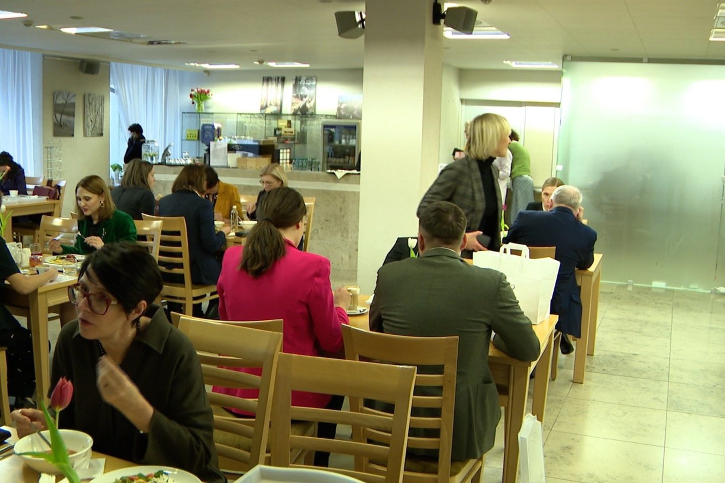 Politikai įvertino pigiąją Seimo valgyklą: „Galėtų būti ir skaniau“.<br> Pr. siuntėjų nuotr.