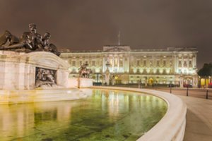 Po rasistinio komentaro atsistatydino Bakingamo rūmų ūkio narė