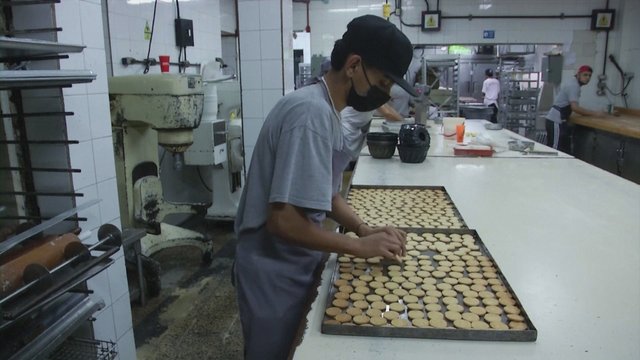 Augant šalies ekonomikai Venesueloje vėl klesti verslai: kepyklose tuščias lentynas užpildo įvairūs skanėstai