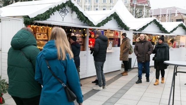 Panika dėl kainų blėsta, lietuviai šventėms taupyti nežada: ekonomistas atskleidė – bėdos tuo nesibaigs