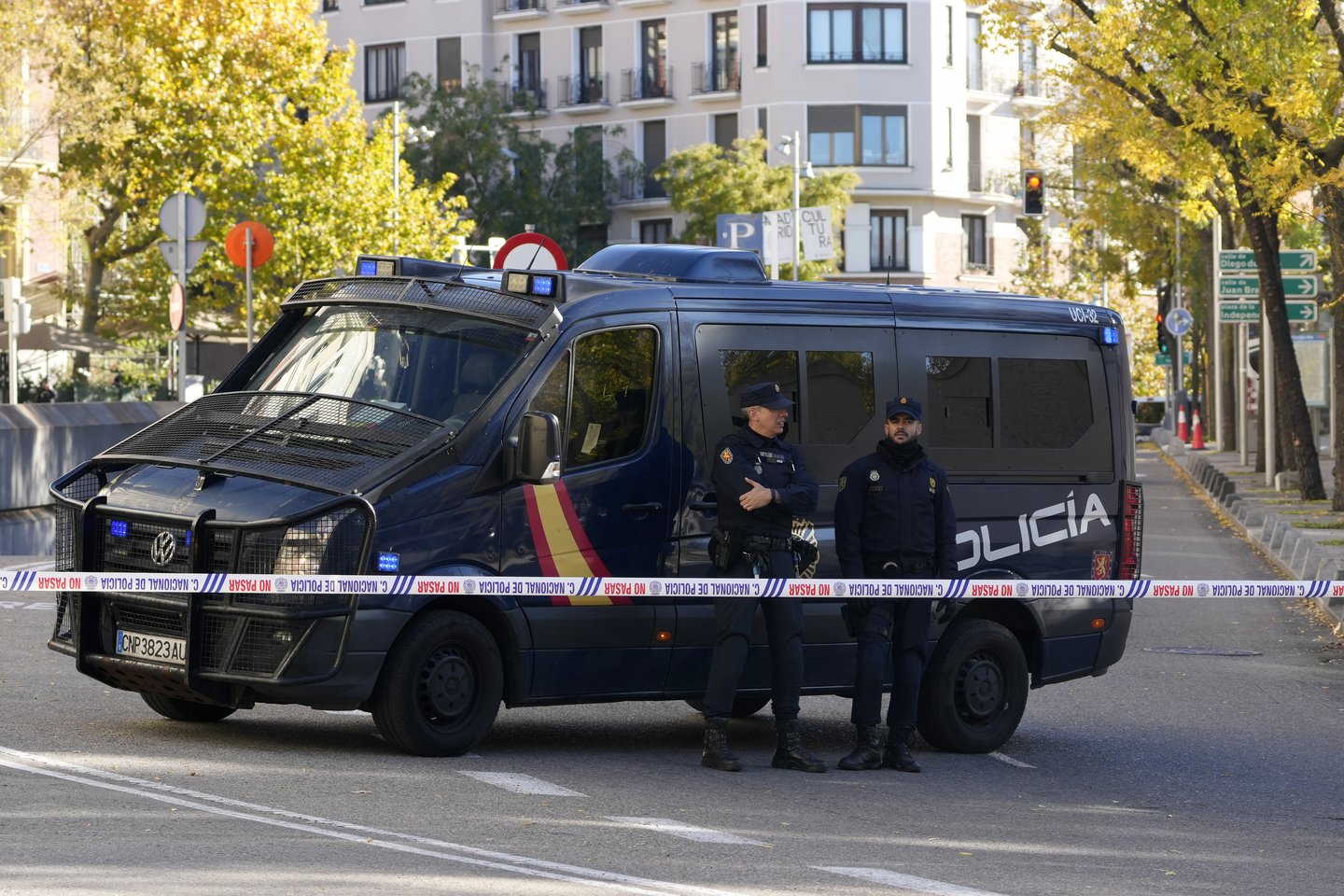 ​Bombos, pastarosiomis dienomis Ispanijoje išsiuntinėtos paštu ambasadoms ir svarbiems šalies politikams, buvo savadarbės, pranešė vietos žinisklaida.<br>AP/Scanpix nuotr.