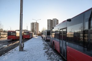 Tūkstančiams vilniečių pirmadienis bus kitoks: į gatves gali neišriedėti net ketvirtadalis viešojo transporto