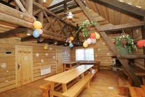 Viešbučių ir sodybų savininkams ši žiema – visai kitokia, nei buvusios: mažai užklausų dėl vakarėlių virsta užsakymais