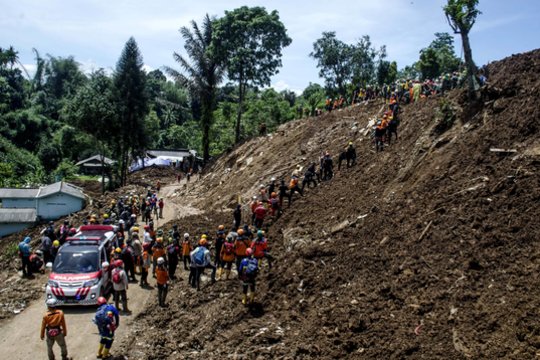 Per stiprų žemės drebėjimą Indonezijoje sužalotas vienas žmogus