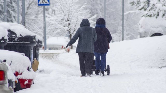 Artimiausiomis dienomis orų pokyčių nesulauksime: daug kur numatomi krituliai, galima lijundra