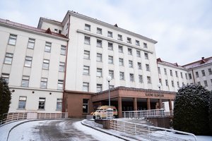 Per plauką nuo mirties: Kauno klinikų kieme staiga sukniubo vyras – gyvybę išgelbėjo praeiviai