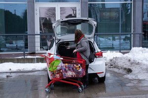Į Lenkiją lietuviai jau traukia ne tik maisto, bet ir dovanų: pasidalijo, ką planuoja pirkti ar jau įsigijo